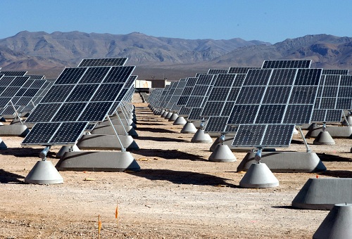 Solar power plant in the Mojave desert (Photo: Wikipedia)