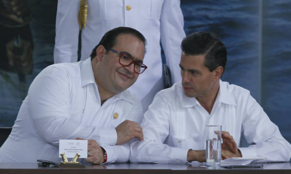 Veracruz Gov. Javier Duarte, left, with President Enrique Peña Nieto. (PHOTO: cuartoscuro.com)