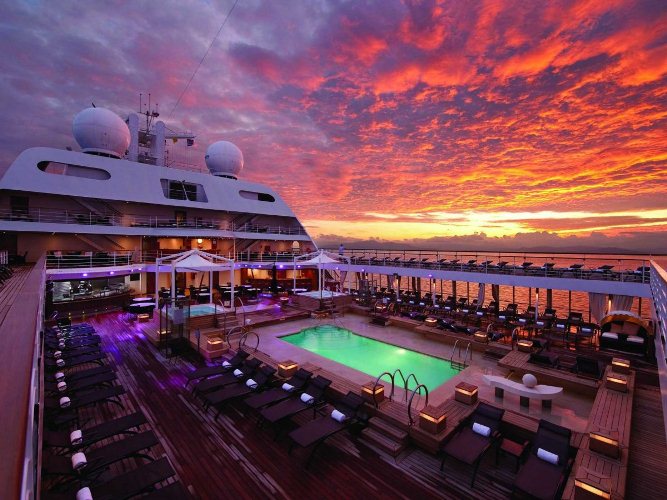 9.- The Sojourn's spa is the largest onboard any luxury cruise ship in the world, taking up 11,400 square feet of indoor and outdoor space over two decks. There are also six jacuzzis and two pools for their 450 guests to enjoy.