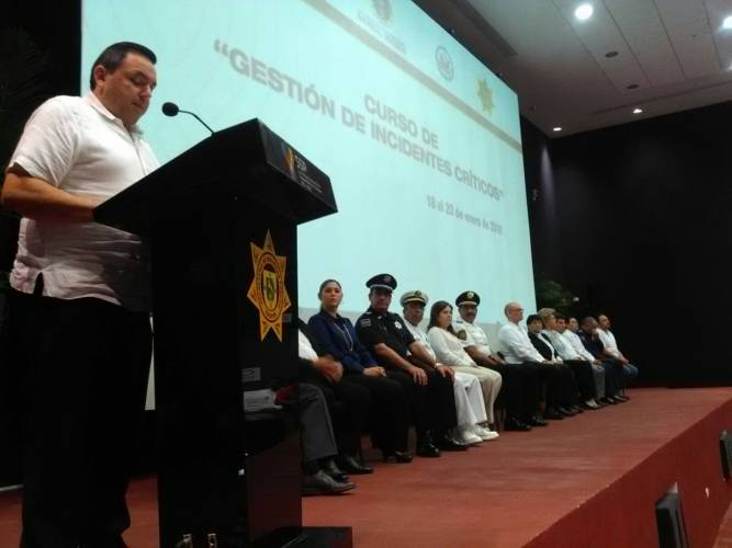 Yucatan Secretary General, Roberto Rodriguez Asaf, in the inauguration of the "critical incident management" course in the auditorium of the Ministry of Public Security. (Jose Acosta / SIPSE)