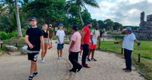 (PHOTO: entretenimiento.starmedia.com) Justin Bieber was asled to leave the Tulum archaelogical park by custodians. 