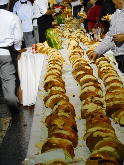 Merida's Mega-Rosca stretched for 2.5 km, according to event organizers. (PHOTO: Robert Adams)