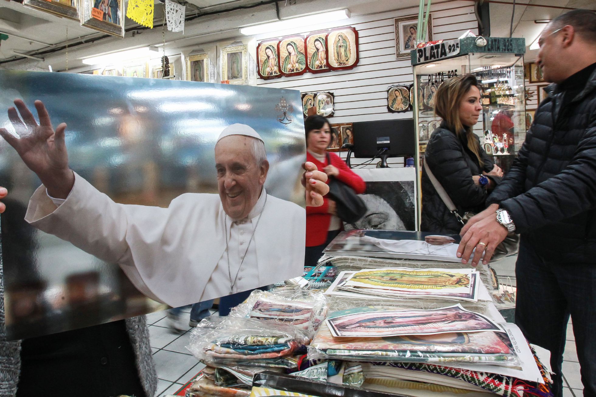 Pope Francis items sold at Basilica de Guadalupe (Photo: Google)