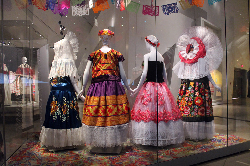 Viva México! Clothing & Culture