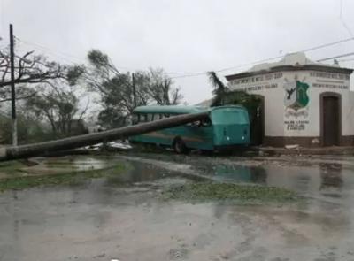 Damage from Hurricane Isodore, which struck the Yucatan Peninsula in 2002. (PHOTO: radiomotul.com)