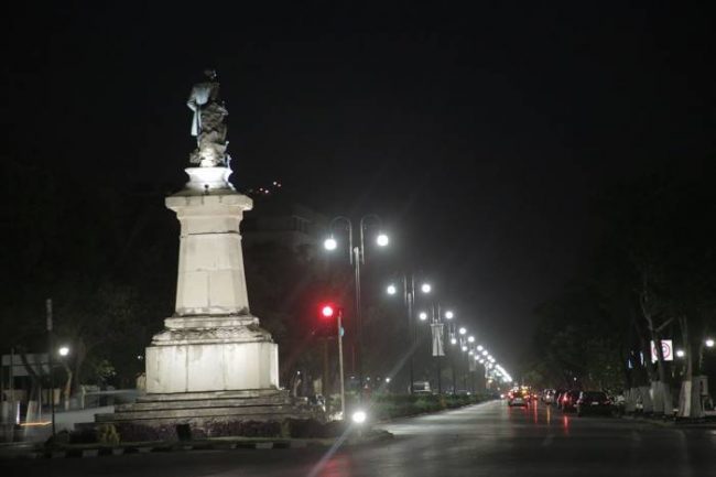 New street lights installed on Paseo de Montejo bring better illumination. (PHOTO: sipse.com)