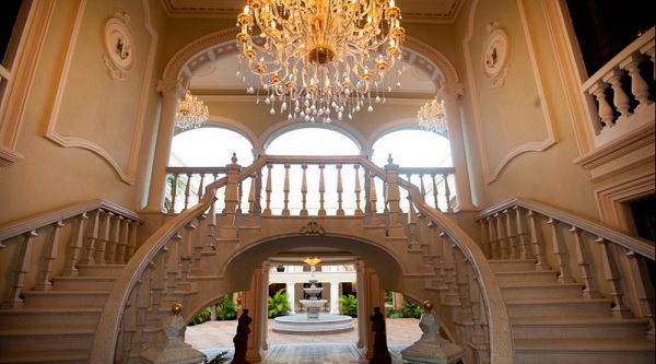 Photo: http://www.historichotelsworldwide.com/hotels-resorts/mansion-merida-on-the-park/