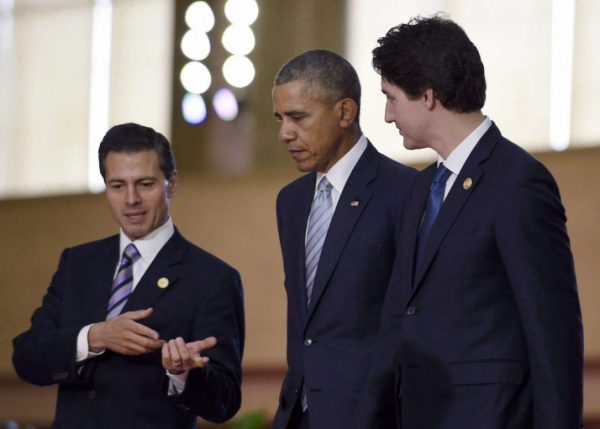 President Barack Obama, center, with Mexico's President Enrique Peña Nieto, left, and Canada's Prime Minister Justin Trudeau at a summit in Manila, Philippines, ilast November. (PHOTO: Associated Press)