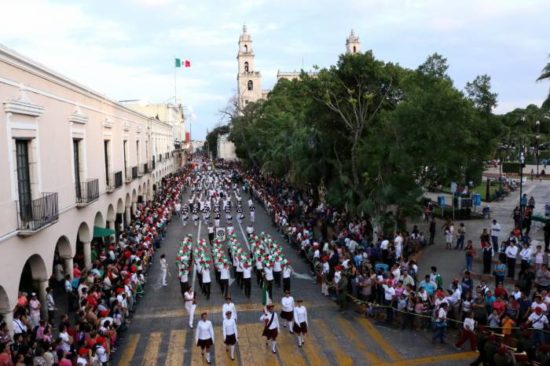 Merida's Revolution Day parade. (PHOTO: sipse.com)
