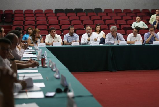The meeting in Merida to ratify the Special Economic Zonein Progreso was attended by leaders of Yucatan's main business groups. (PHOTO: Sefoe)