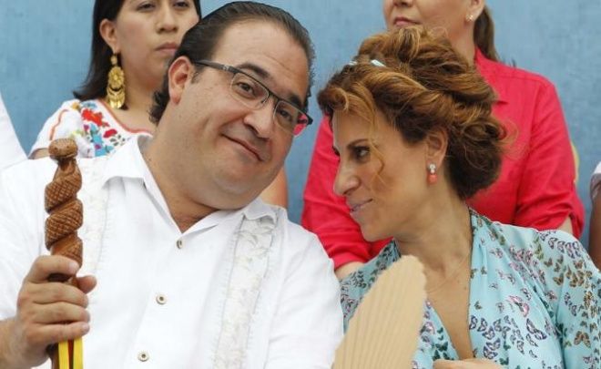 Former Governor of Veracruz Javier Duarte with his wife Karime Macías. (Photo: Debate)