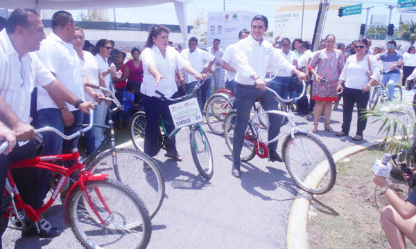 Cancun Mayor at the opening pf the new cyclepath (Photo: La Palabra del Caribe)